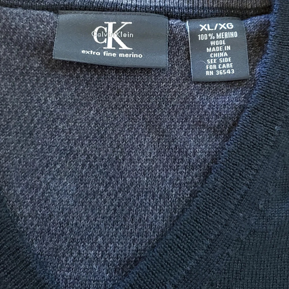 Calvin Klein Men's V-neck Merino‎ Wool Sweater Size Extra Large - Picture 2 of 8